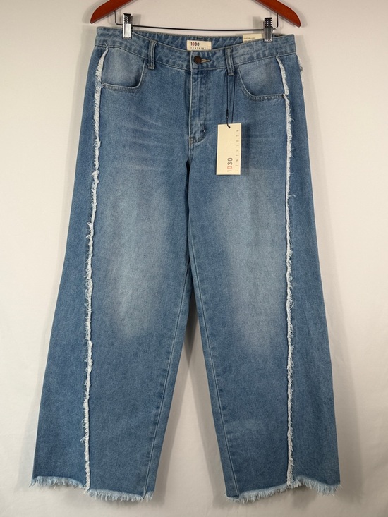 tenthirty Denim - NWT Twist Relaxed Low RiseWide Leg Frayed Seam Jeans - Light Blue. Size 7 / 28